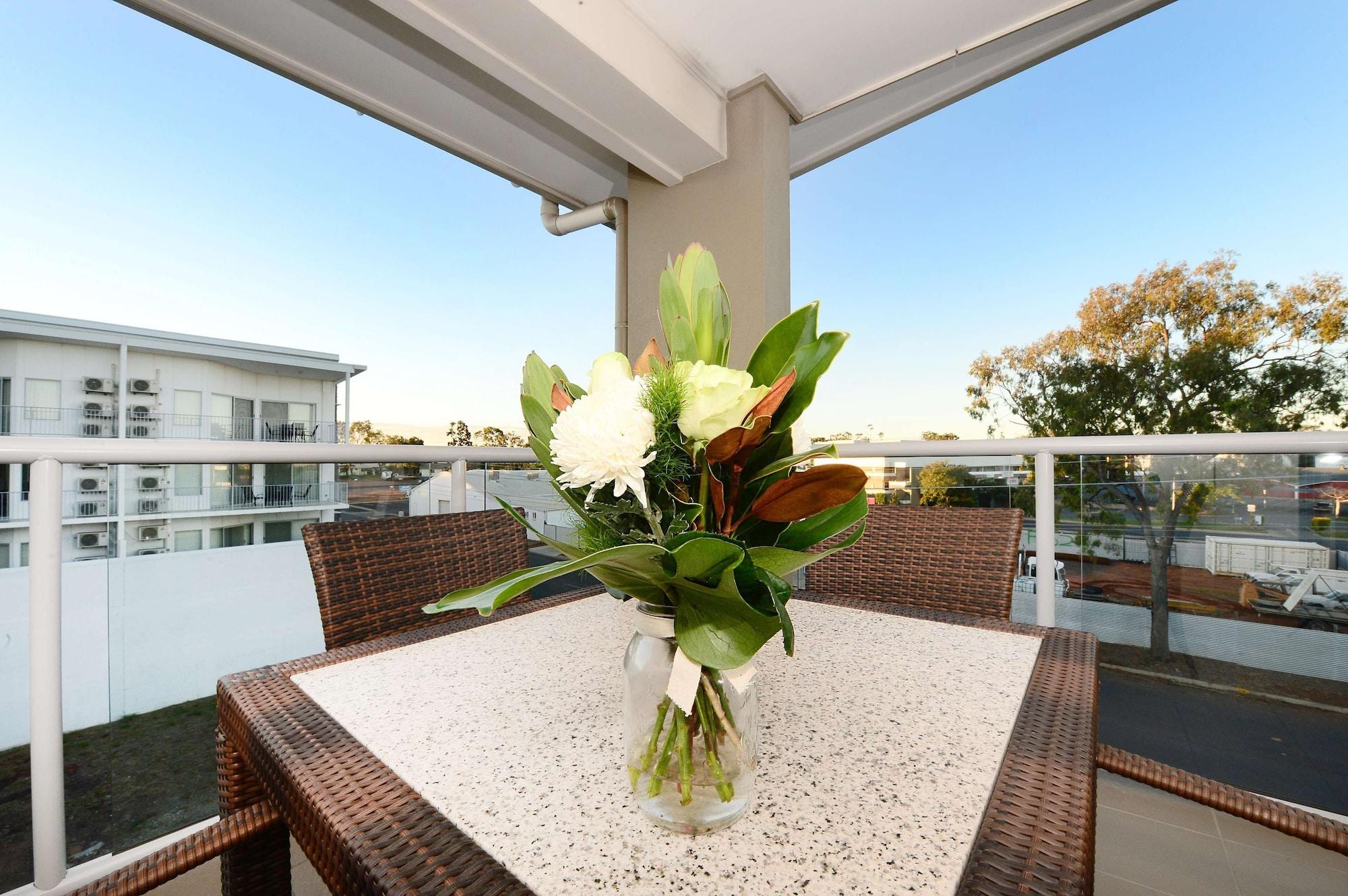 Oaks Moranbah Suites מראה חיצוני תמונה